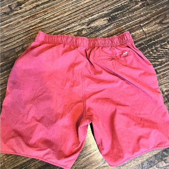 Vuori Banks Shorts size Large Red - Picture 6 of 8